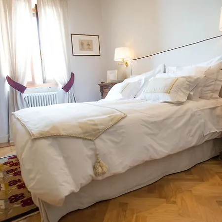 Castello Di Mornico Losana Guest house