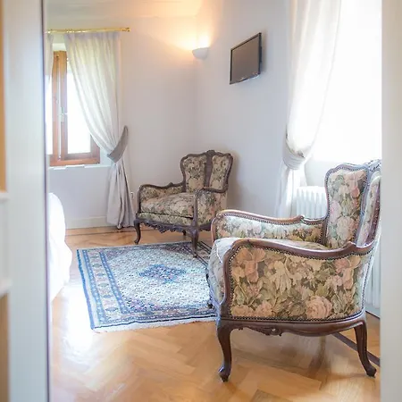 Castello Di Mornico Losana Guest house